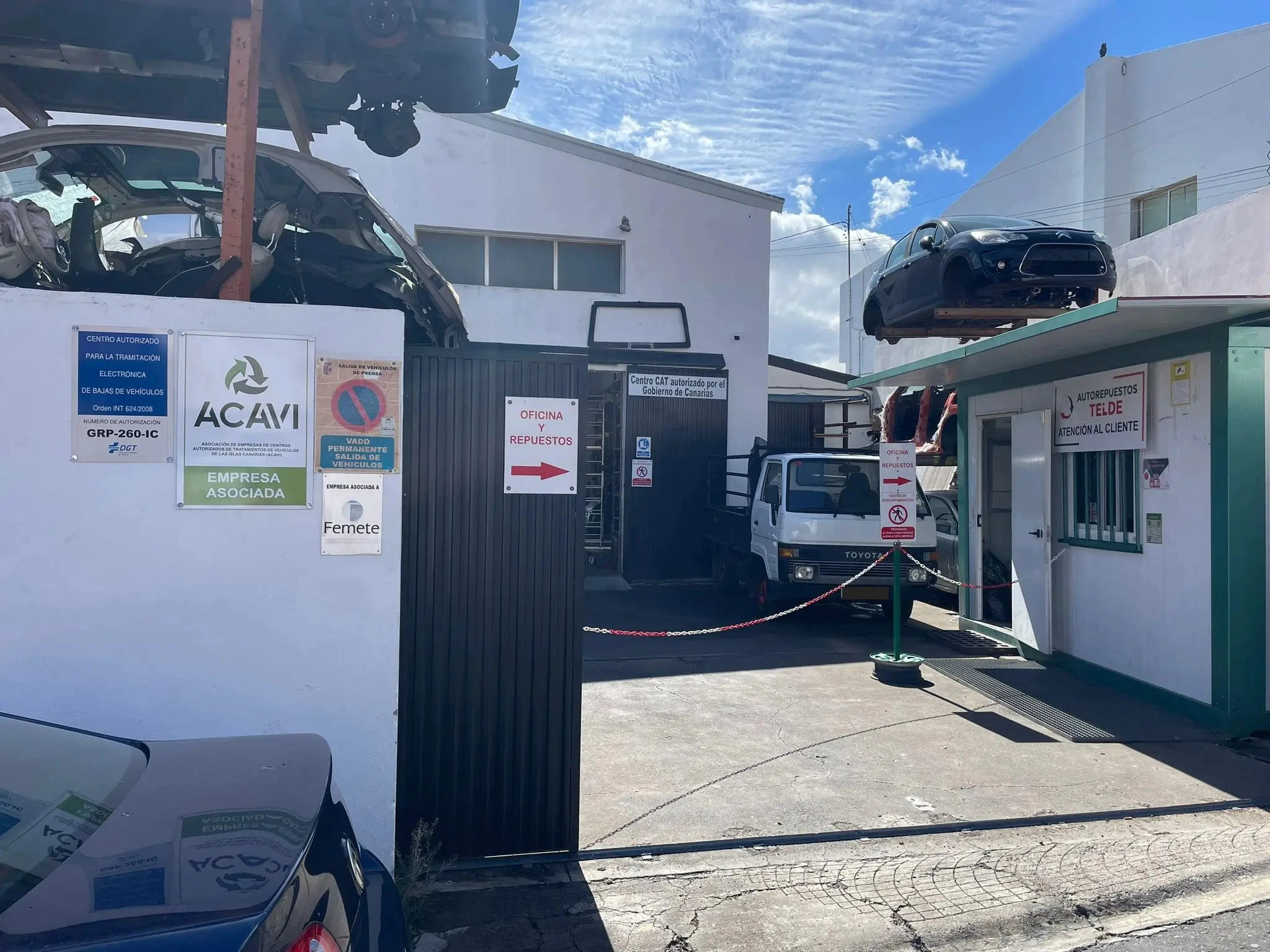 Foto de autorepuestos teide. Especialista en desguace, recogida y tasación de vehículos. 